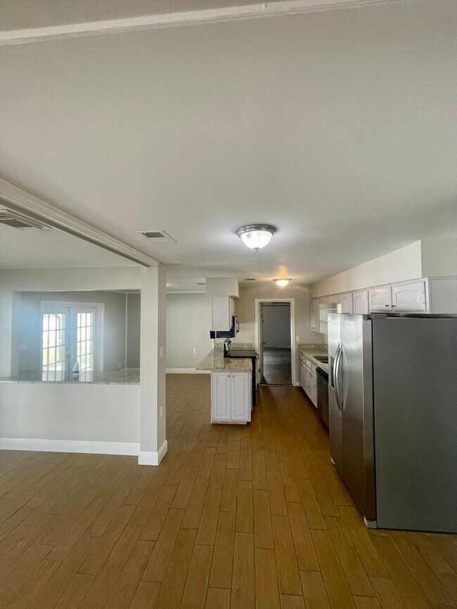 Building Photo - 1111 Galahad Dr