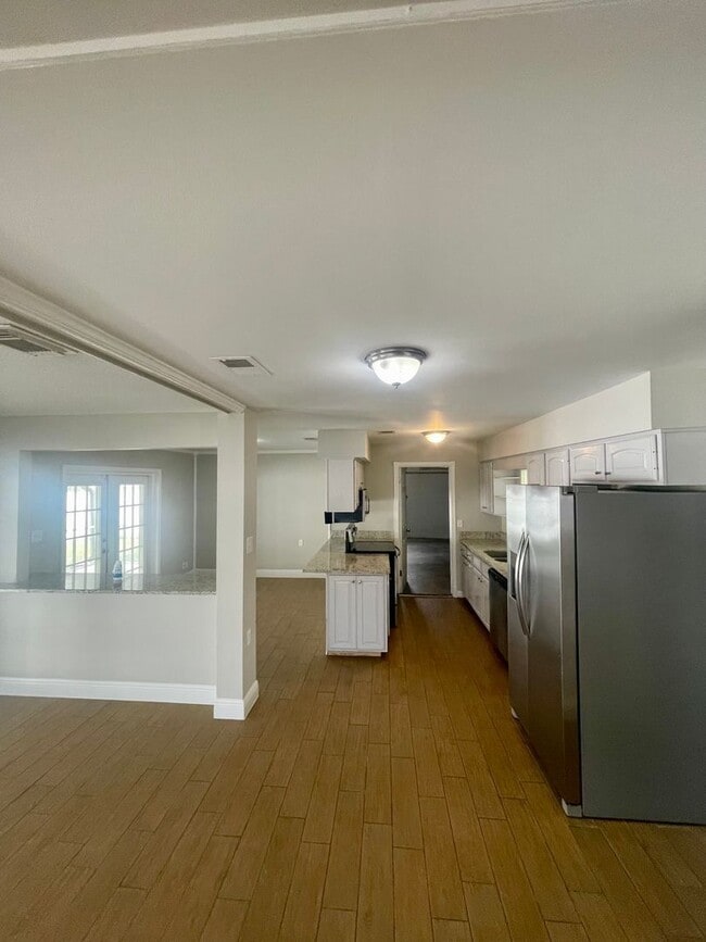 Photo - 1111 Galahad Dr House