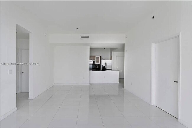 Building Photo - 950 Brickell Bay Dr