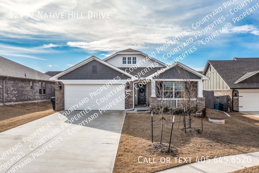 Primary Photo - Stunning home in Choctaw