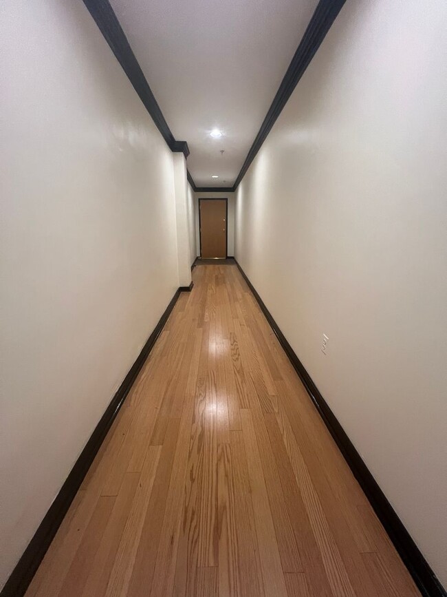 Building Photo - Stunning 1-Bedroom Condo at Chestnut View ...