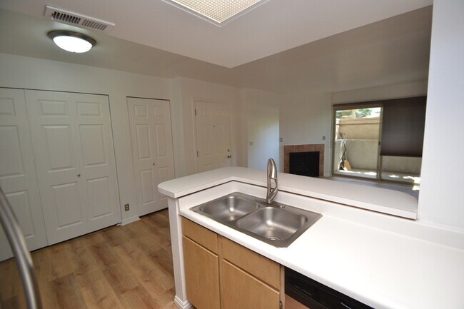 Foto del edificio - 987 Creekhill Ln