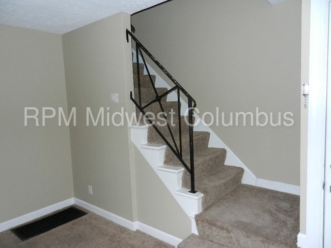 Building Photo - 175 Woodcliff Dr