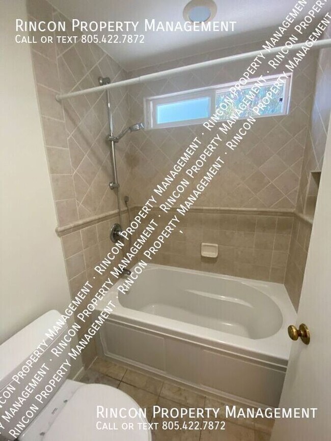 Building Photo - GORGEOUS BEACON TOWNHOME!