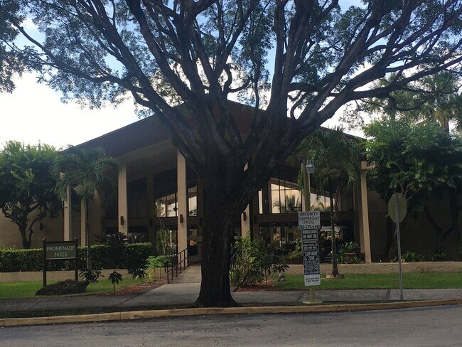 Building Photo - PROMENADE AT KENDALE LAKES - 1 BEDROOM /1 ...