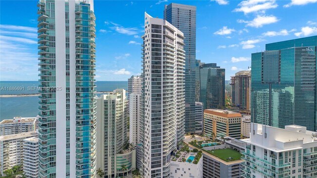 Foto del edificio - 1300 Brickell Bay Dr