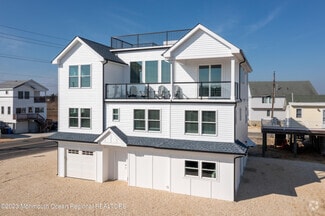 Building Photo - 1308 E Bay Ave