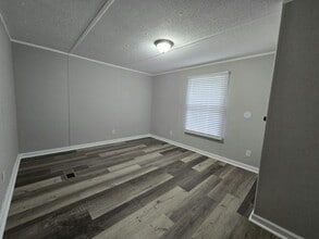 Building Photo - 1325 Wenlon Dr