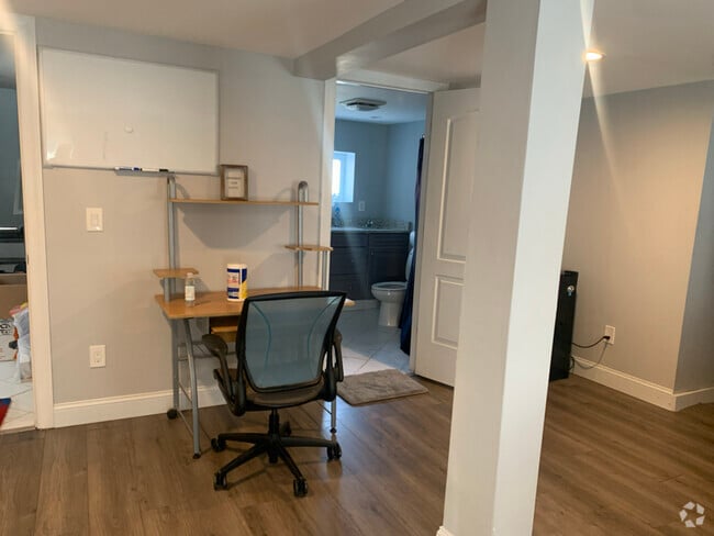 Building Photo - 113 Martin St