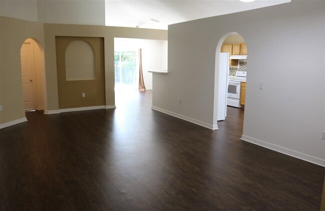 Foto del edificio - 132 King Arthur Ct