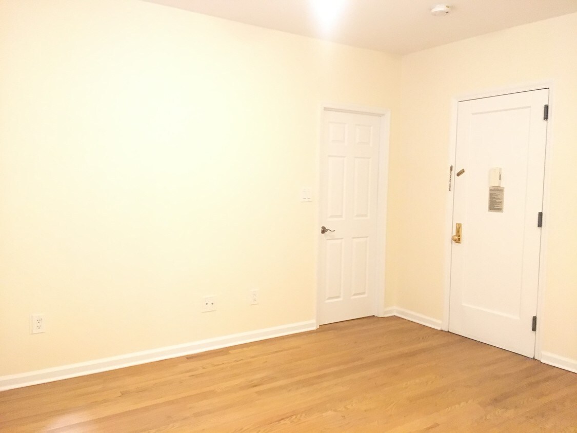 Primary Photo - 305 W 46th St