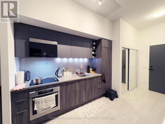 Building Photo - 2033 Kennedy Rd