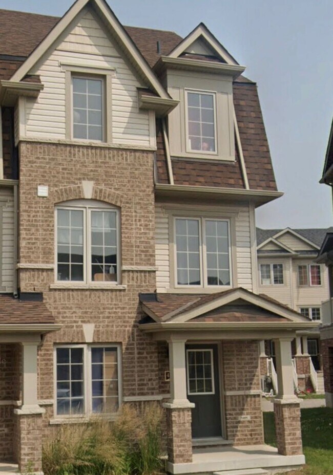 Building Photo - 456 Linden Dr