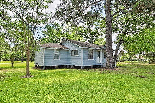 Foto del edificio - 18419 Buddy Riley Blvd