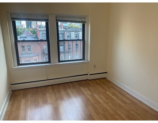 Building Photo - 372 Marlborough St