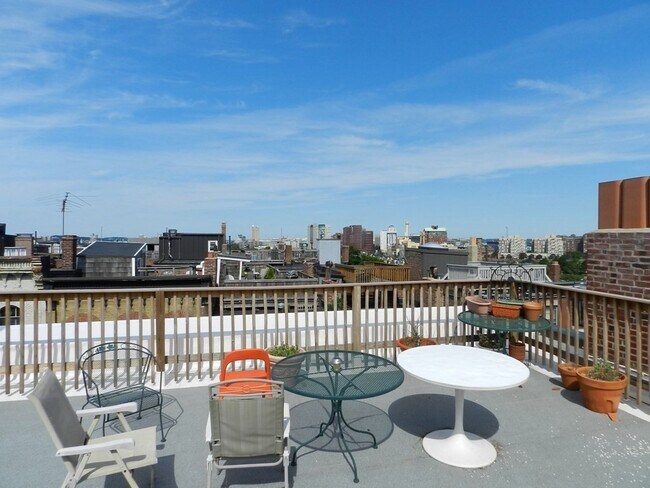 Building Photo - 42 Grove St