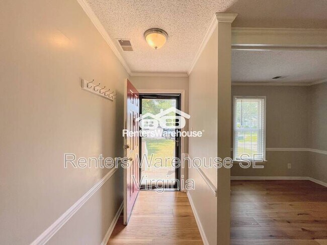 Building Photo - 816 Pin Oak Place