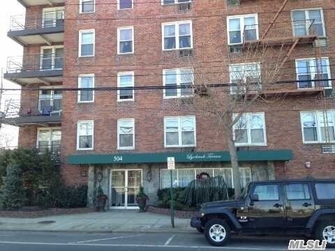 Primary Photo - 504 Merrick Rd