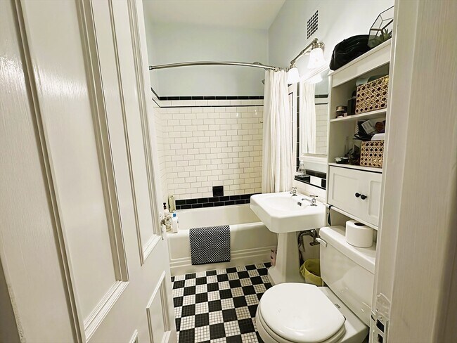Foto del edificio - 229 Newbury St
