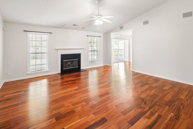 Foto del edificio - Home in Livingston Farms!