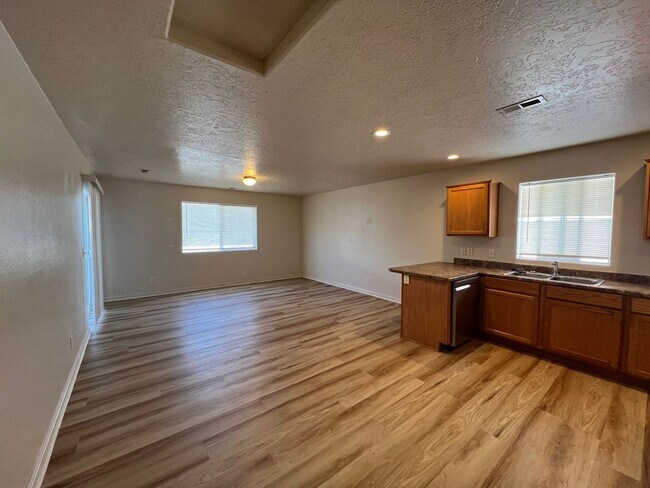 Foto del edificio - 3 bedroom, 2 bath in Cedar Willows