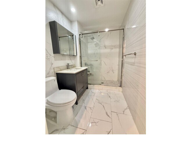 Foto del edificio - 141-26 Northern Blvd