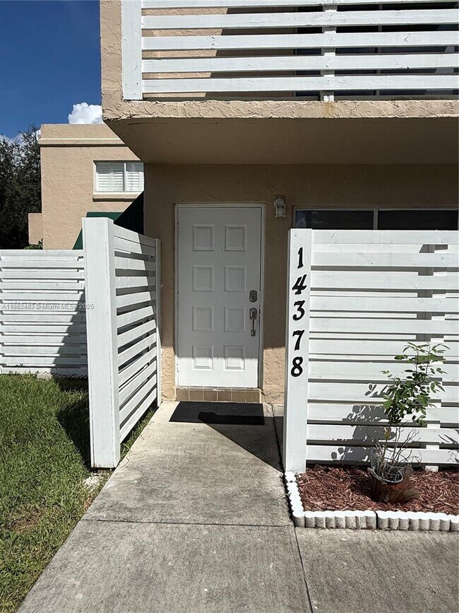 Foto del edificio - 14378 SW 96th Terrace