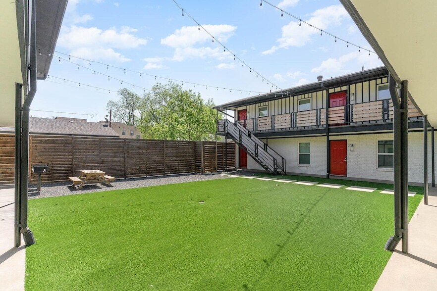 Foto principal - 5708 Hudson St