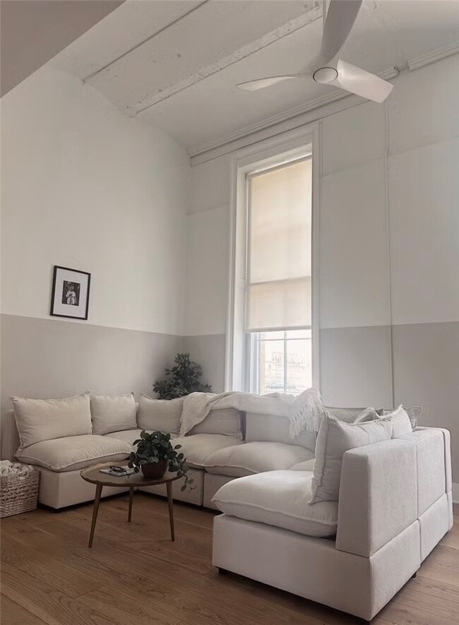 Building Photo - 30 W Broad St