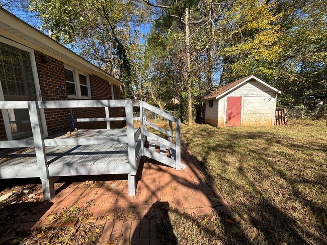 Building Photo - 716 Wilson Rd