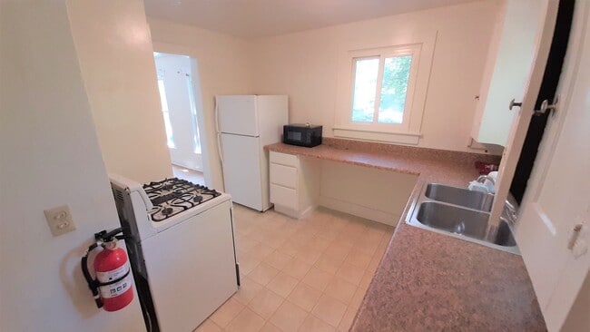 Building Photo - 410 S Aurora St