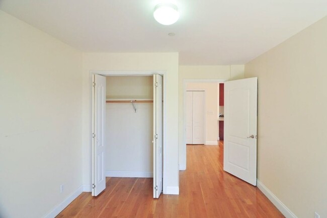 Building Photo - 43 AVENUE