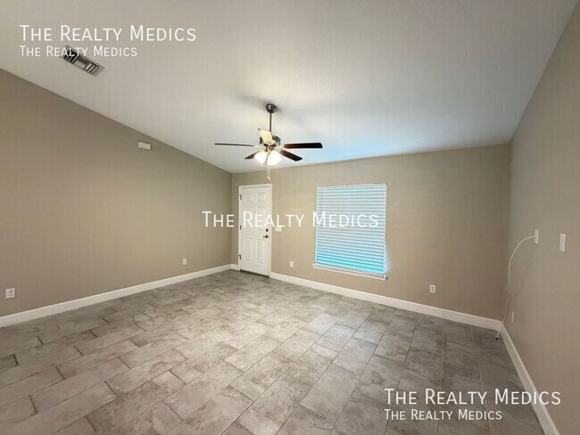 Building Photo - 2736 SW 161st Loop