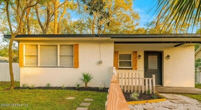 Building Photo - 1857 Brookview Dr S