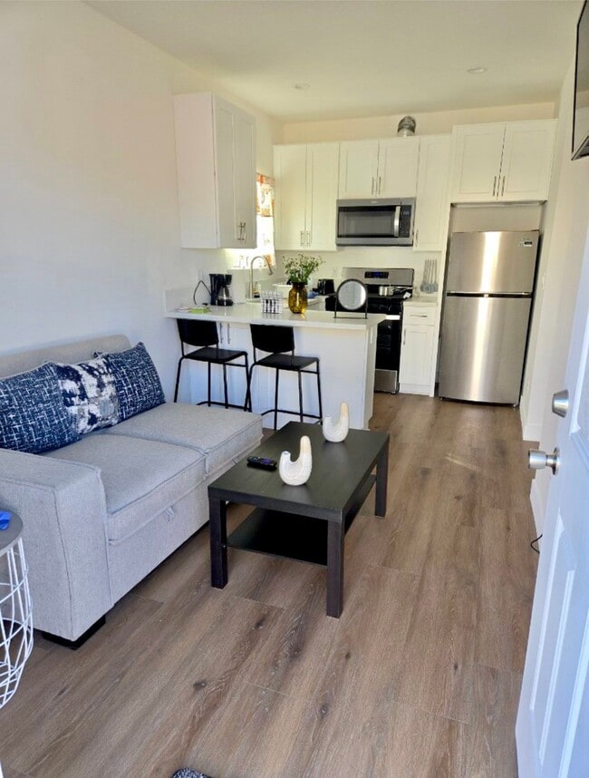 Photo - 1345 E 56th St Apartment