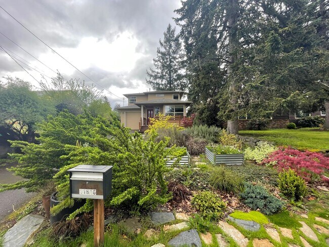 Foto del edificio - SE Portland ~ Great 4 Bed 2 Bath House in ...