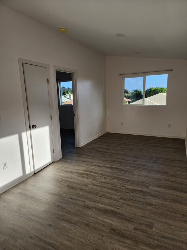 Building Photo - 5340 Liwai St