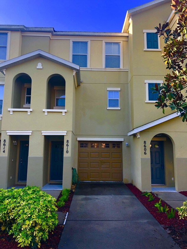 8610 Majestic Elm Ct, Lakewood Ranch, FL 34202 Townhome Rentals in
