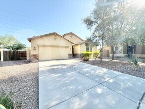 Building Photo - 7704 S 23rd Ln