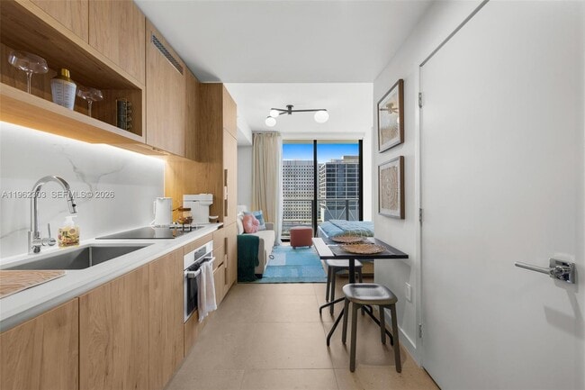 Building Photo - 11 NE 6th St