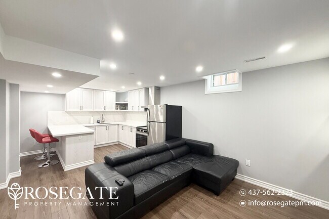Photo du bâtiment - Newly Renovated 1-Bedroom Apartment in Woo...