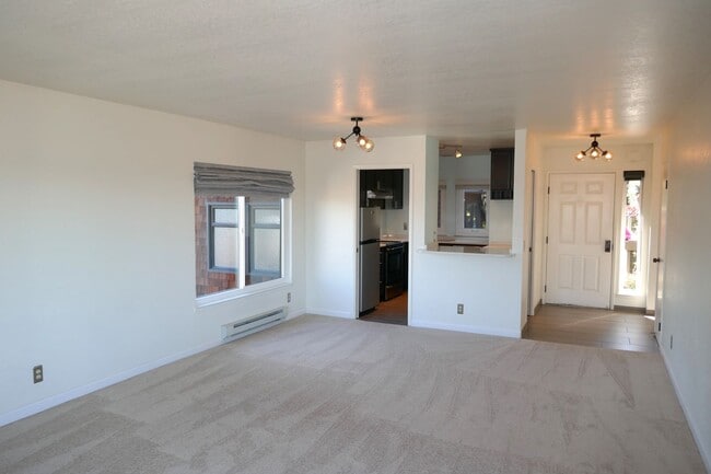 Building Photo - ONE LEVEL TOP-UNIT CONDO IN HEADLANDS WITH STUNNING BAY VIEWS