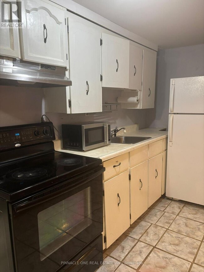 Building Photo - 979 Rambleberry Ave