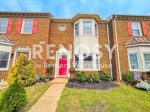 Building Photo - 628 Creekside Ct
