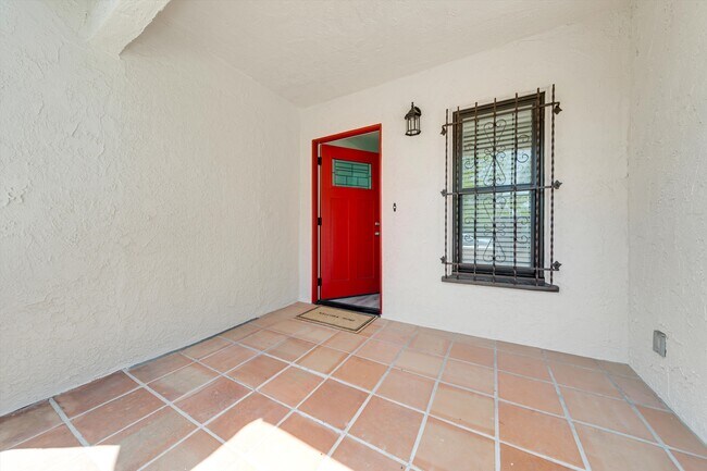 Building Photo - 1455 S Cochran Ave
