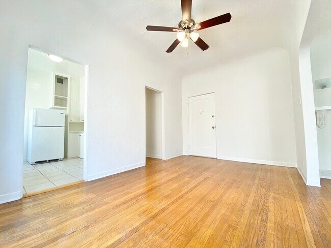 Foto del edificio - 426 N Curson Ave