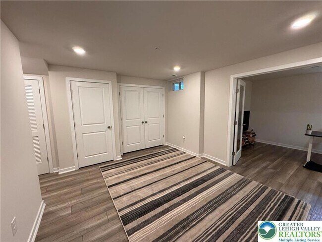 Foto del edificio - 7505 Clayton Ave