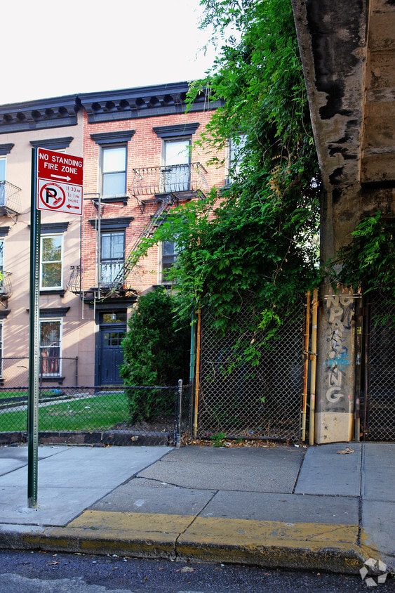 Foto del edificio - 131 4th Pl