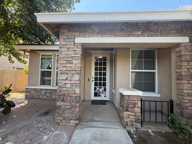 Foto del edificio - Single-story 3 bedroom, 2 bathroom, plus o...