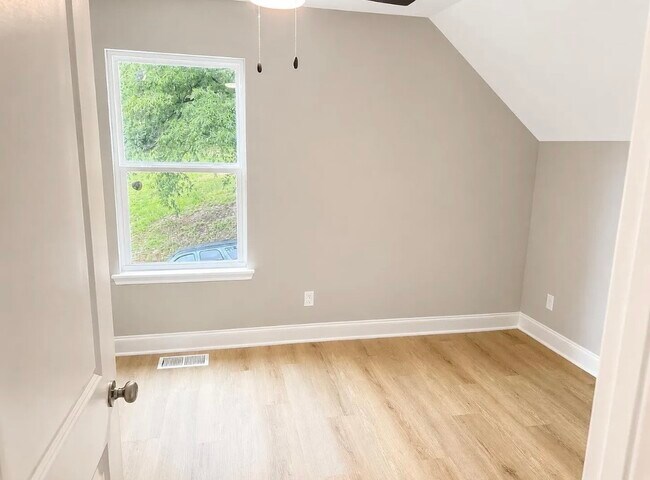 Foto del edificio - 2708 E 21st St